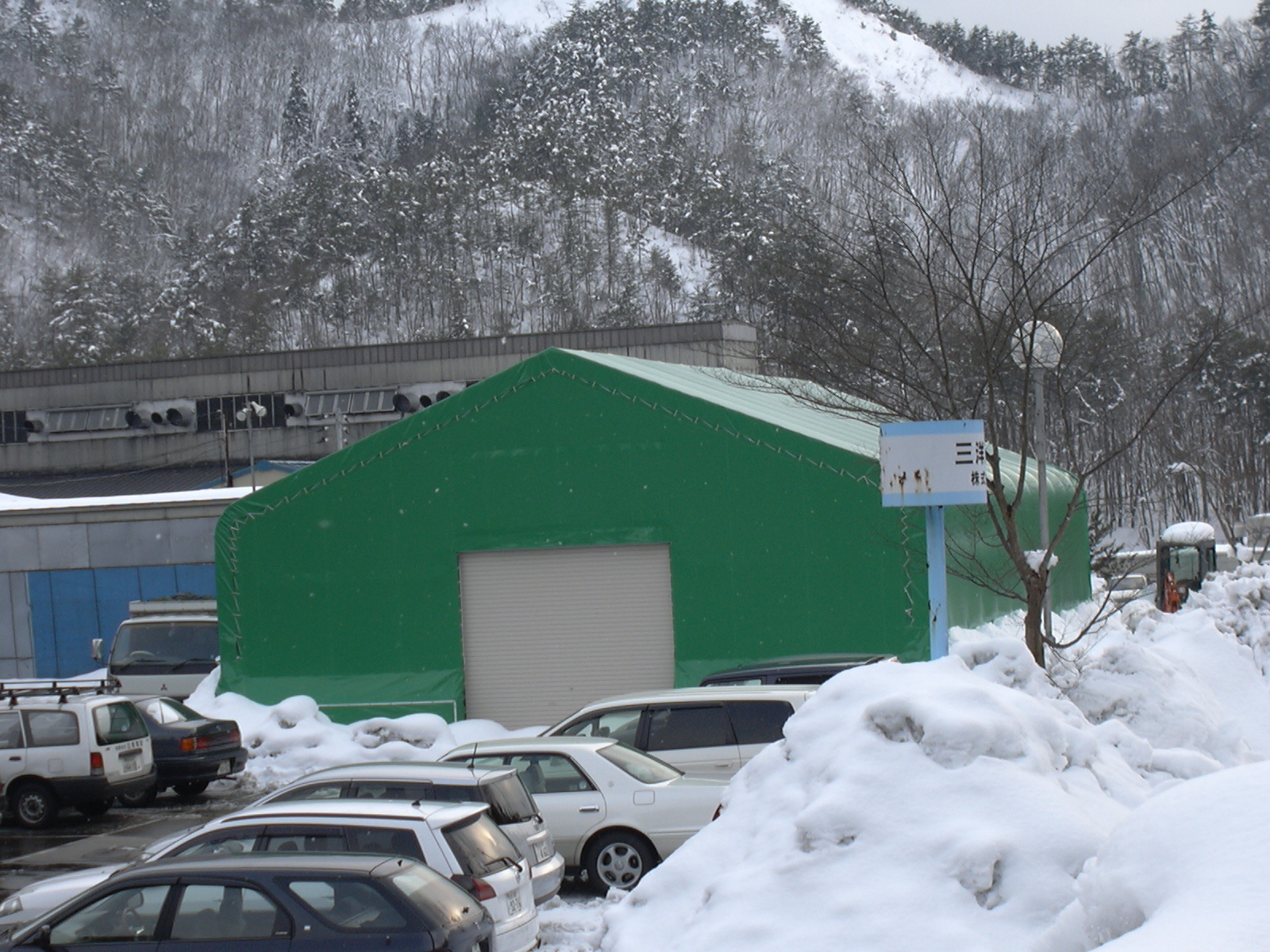 大きい倉庫のテント生地加工