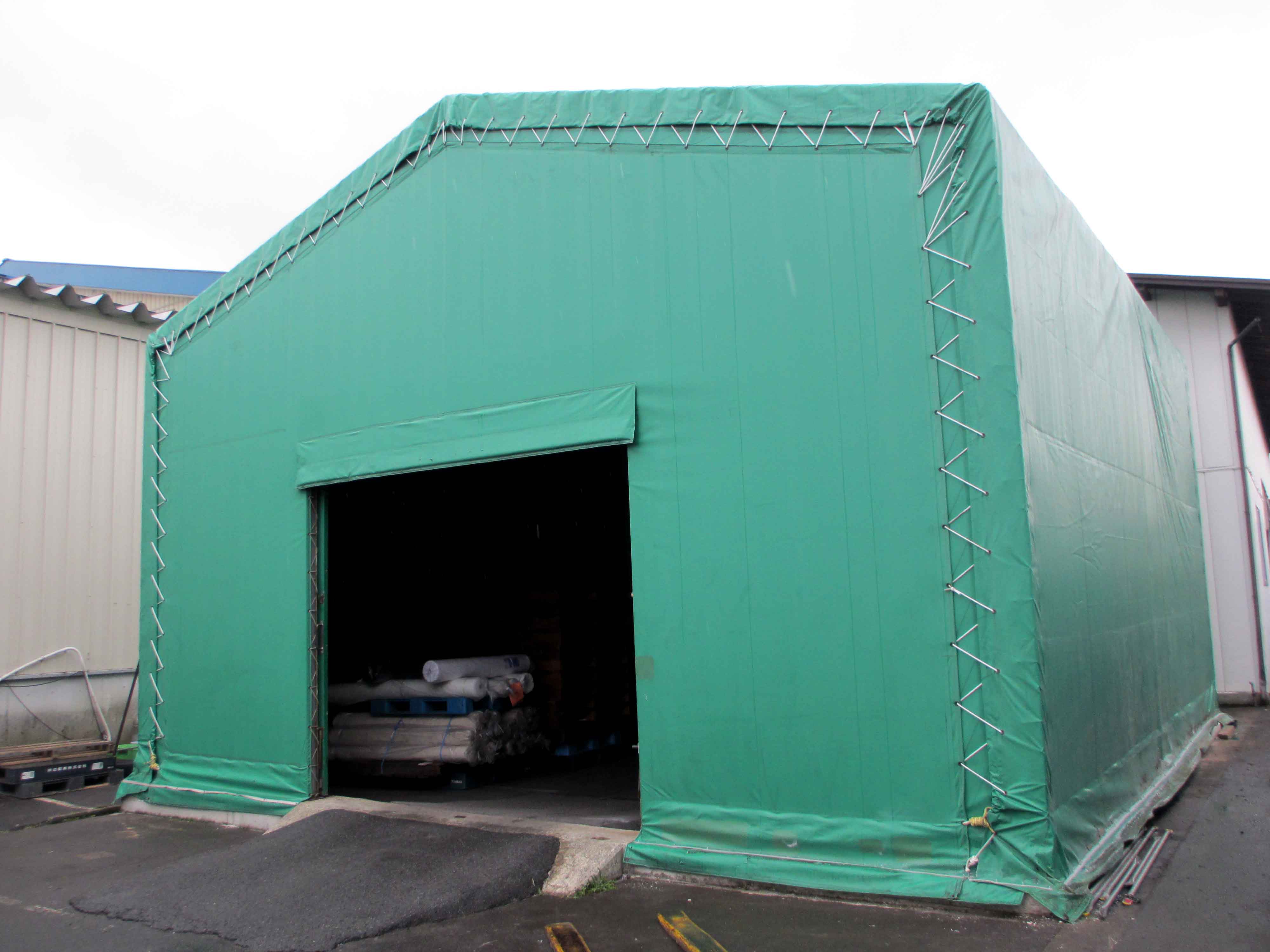 中くらいのサイズの倉庫のテント生地加工